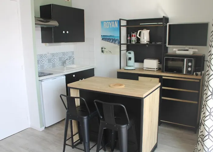 Avec Parking Proche Et Centre * ロワイヤン