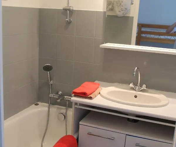 Avec Parking Proche Et Centre شقة *