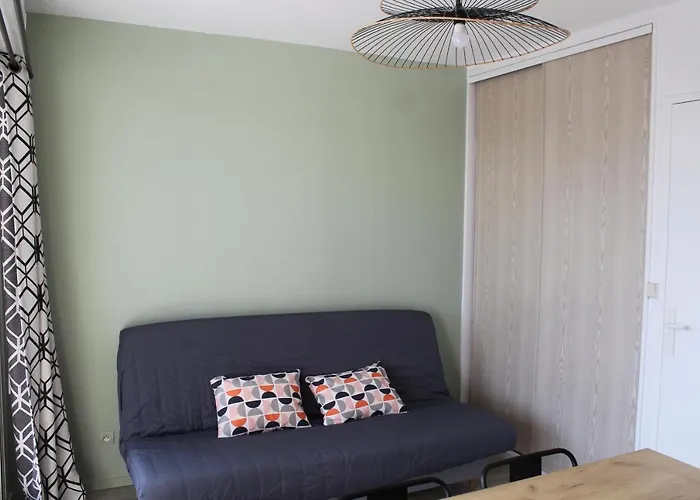 Avec Parking Proche Et Centre شقة رويا